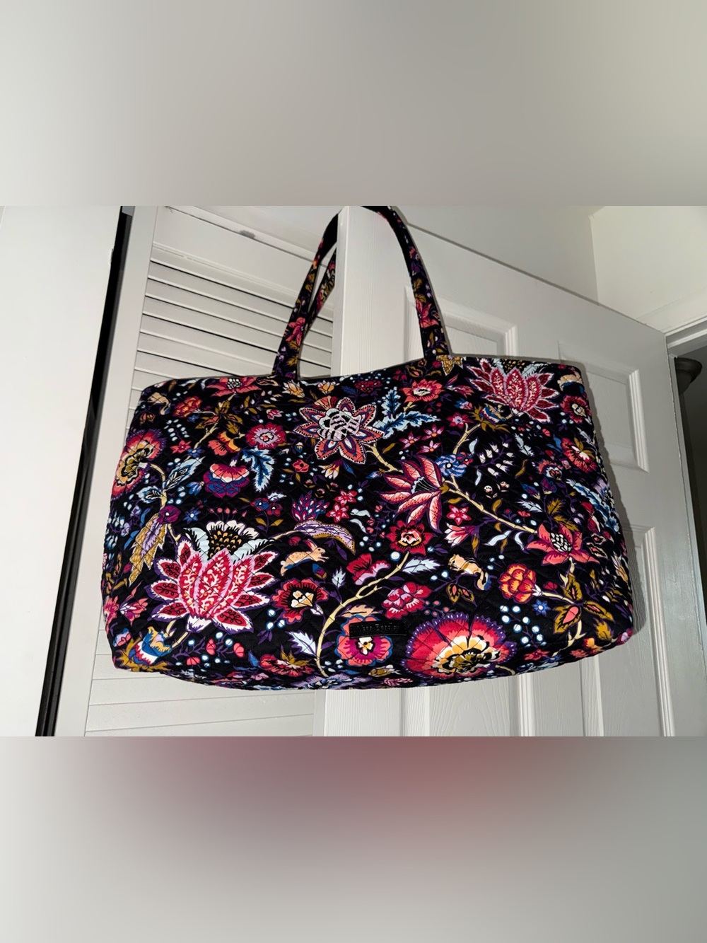 Vera Bradley Iconic Grand Tote (Reversible) in Foxwoods - Picture 4 of 8